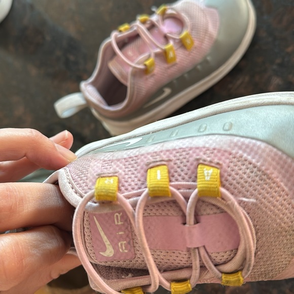 Nike Air Max Axis Kids Shoes - Picture 9 of 11